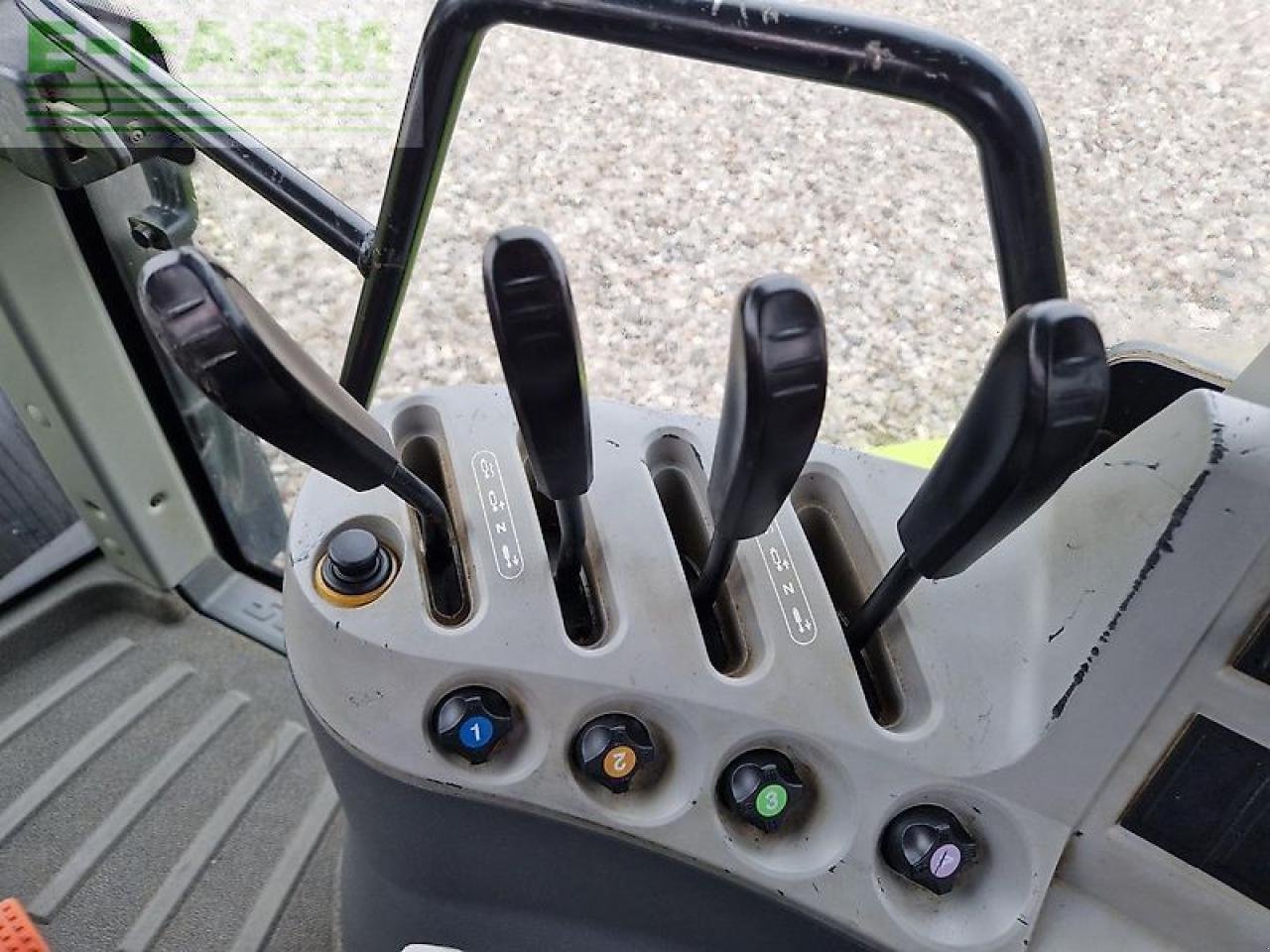 Traktor of the type CLAAS arion 630 cis CIS, Gebrauchtmaschine in ZELOW (Picture 11)