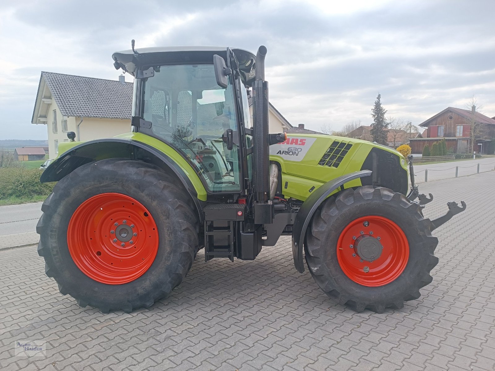 Traktor типа CLAAS Arion 630 CIS, Gebrauchtmaschine в Moosthenning (Фотография 5)