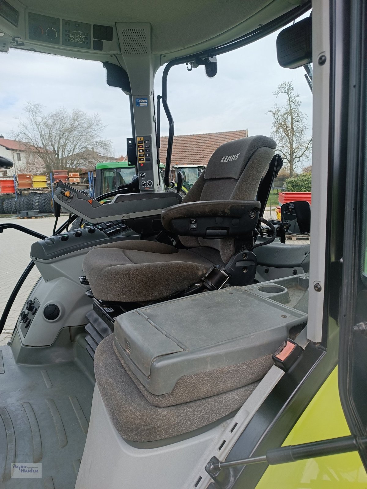 Traktor типа CLAAS Arion 630 CIS, Gebrauchtmaschine в Moosthenning (Фотография 11)