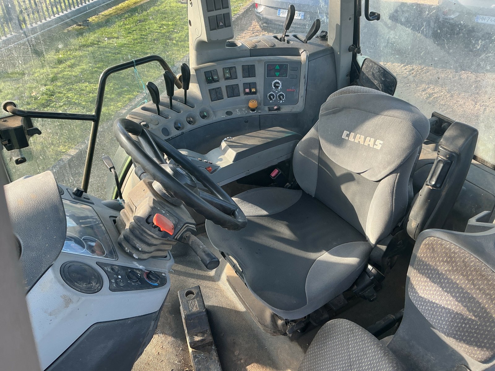 Traktor Türe ait CLAAS ARION 630 CIS, Gebrauchtmaschine içinde ST CLEMENT DE LA PLACE (resim 10)