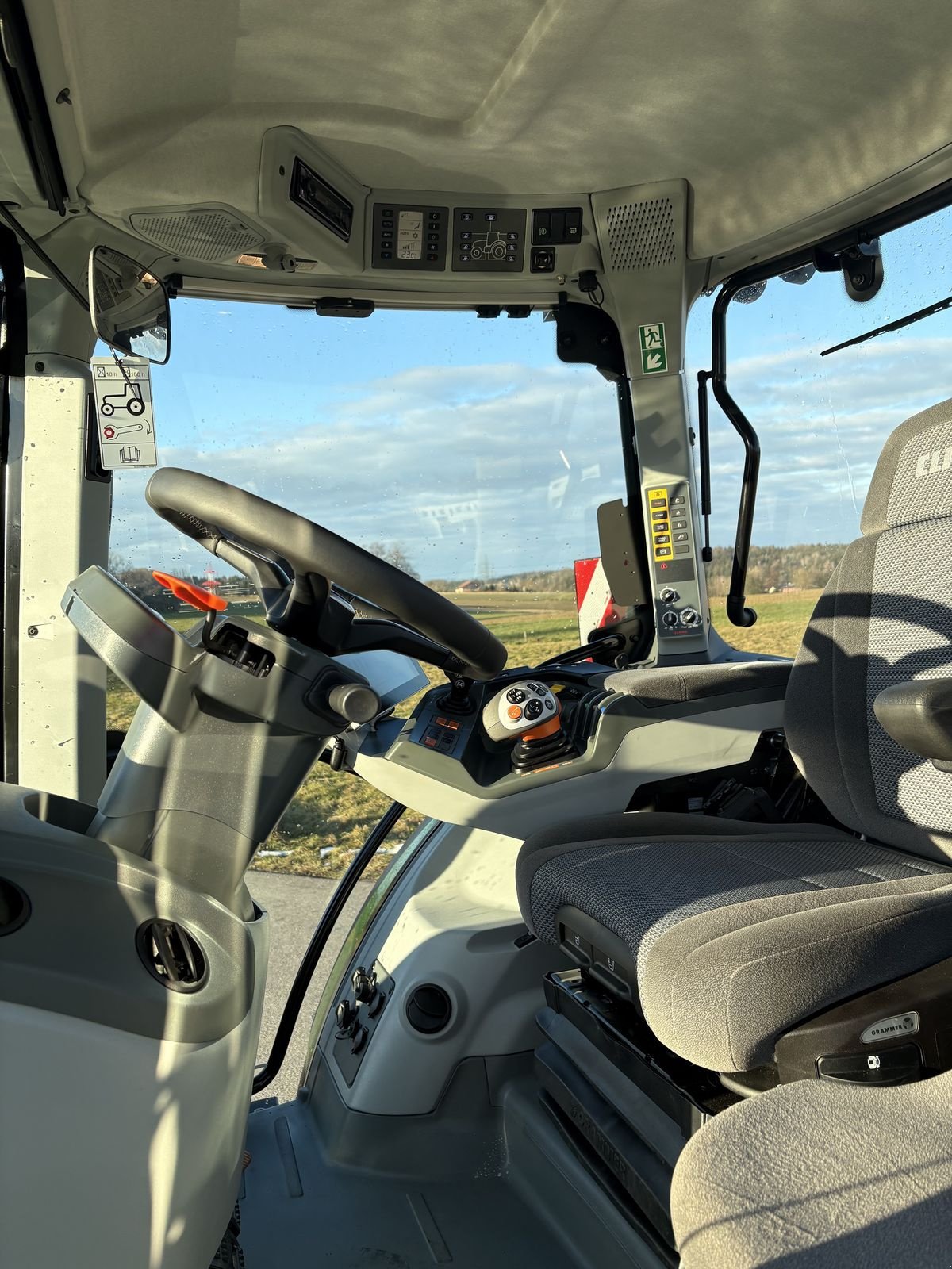 Traktor des Typs CLAAS Arion 630 CMATIC CEBIS, Neumaschine in Pischelsdorf am Engelbach (Bild 11)