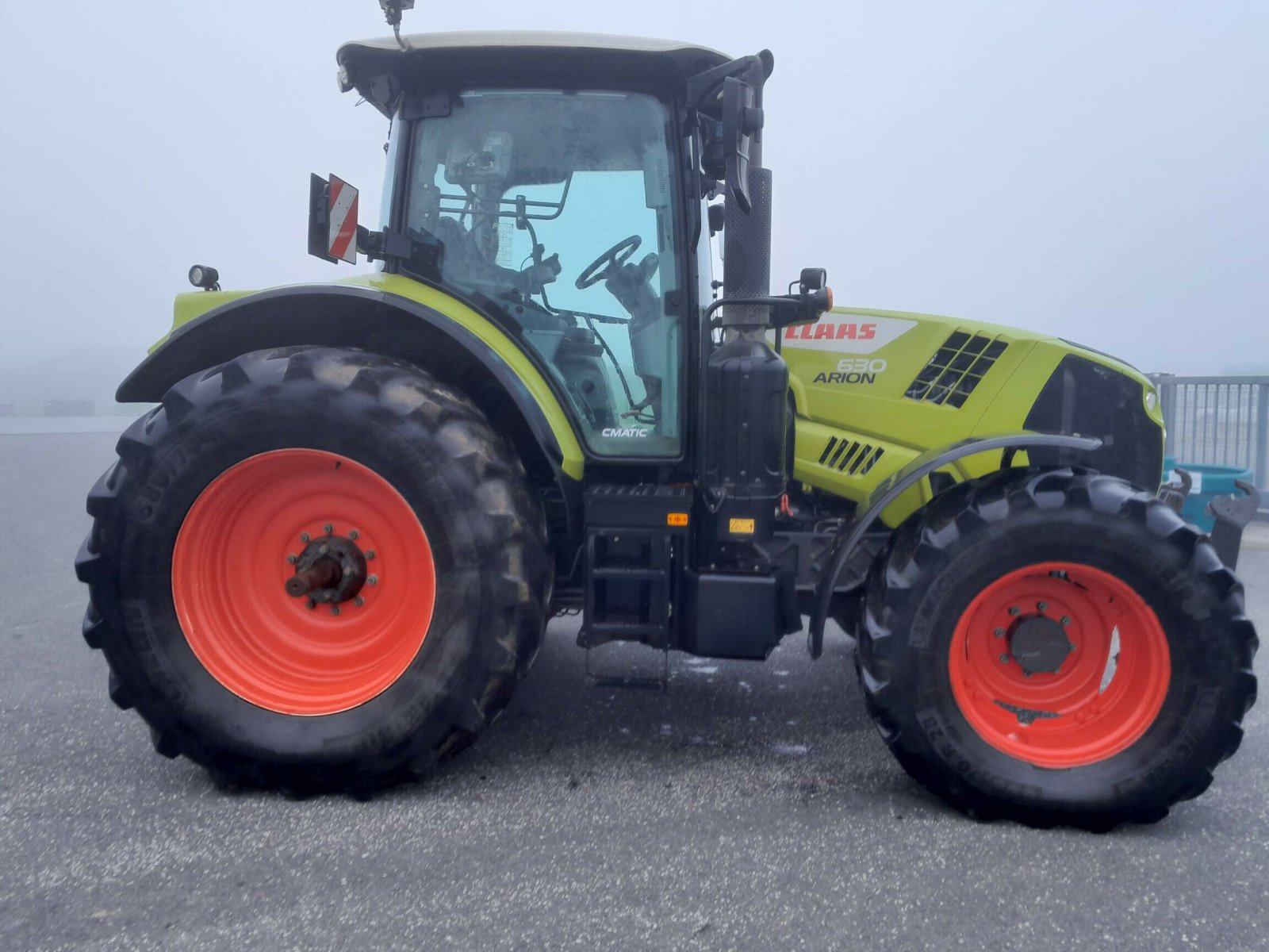 Traktor des Typs CLAAS ARION 630 CMATIC, Gebrauchtmaschine in Charnay-lès-macon (Bild 7)