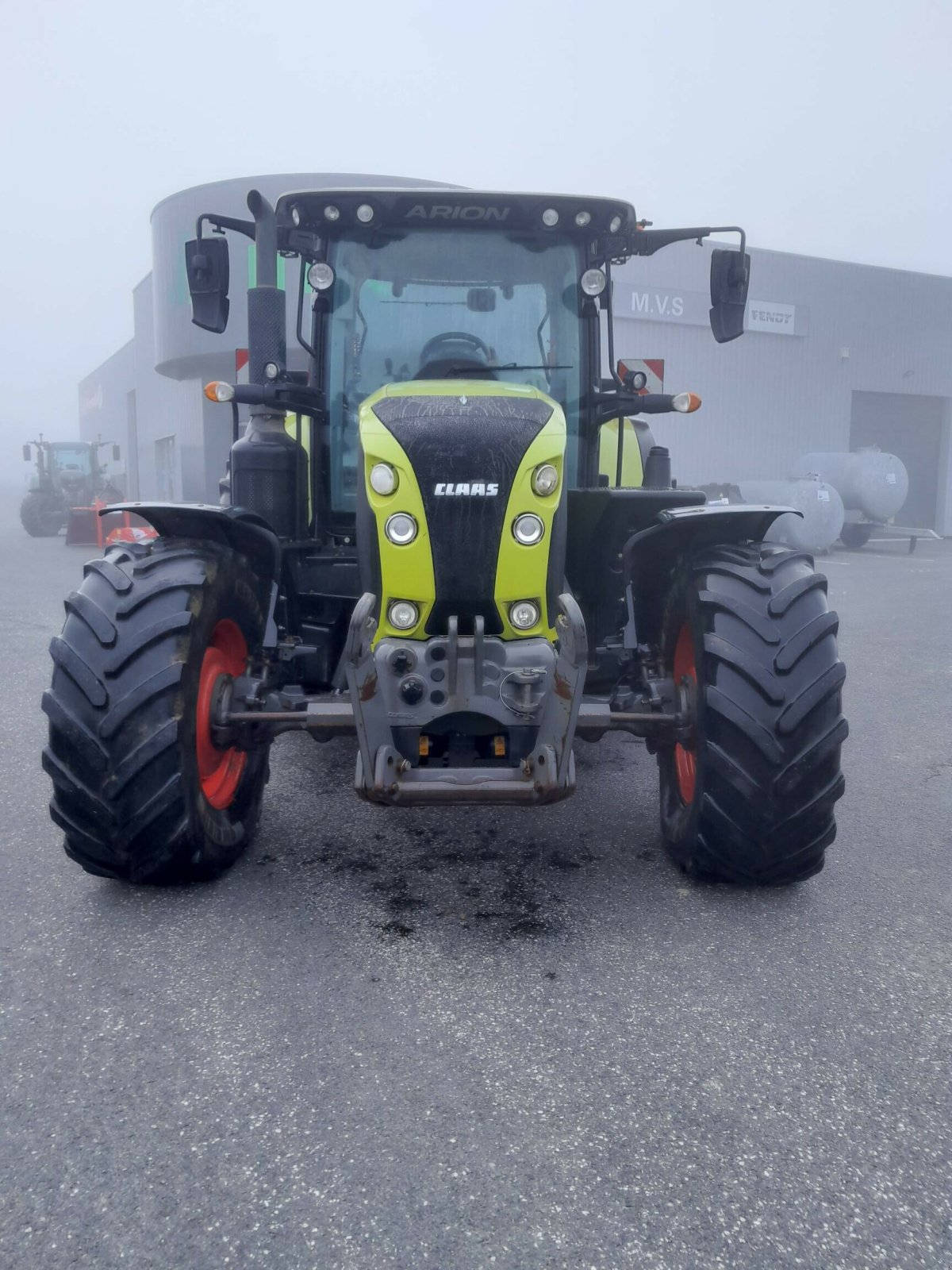 Traktor des Typs CLAAS ARION 630 CMATIC, Gebrauchtmaschine in Charnay-lès-macon (Bild 5)