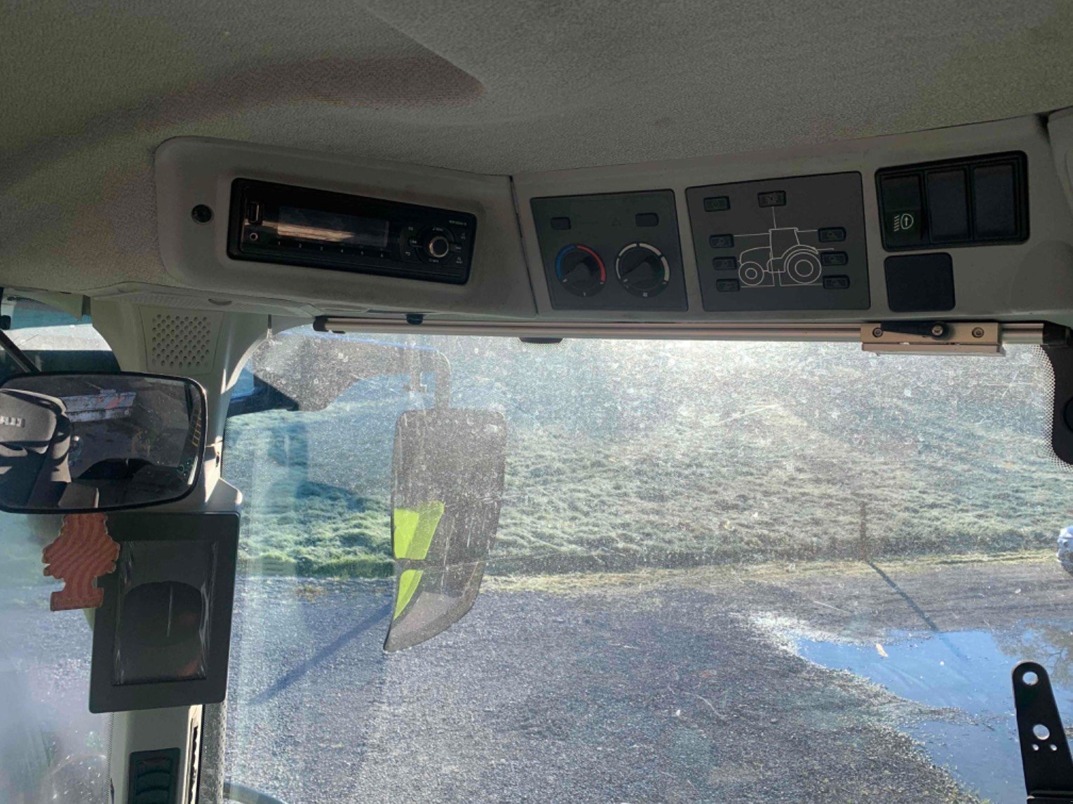 Traktor του τύπου CLAAS ARION 630 HEXASHIFT -, Gebrauchtmaschine σε ORLEIX (Φωτογραφία 11)