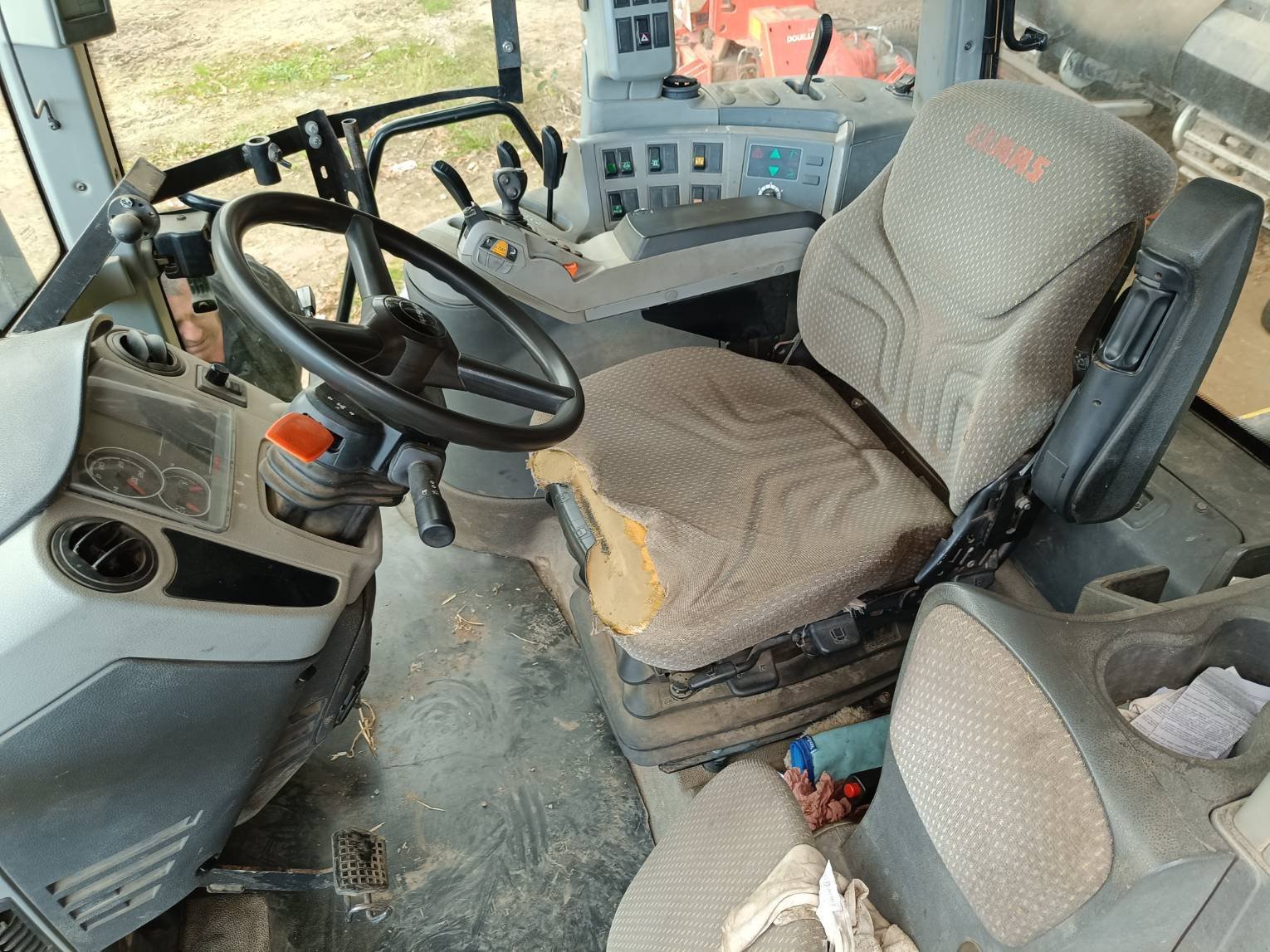 Traktor del tipo CLAAS ARION 630, Gebrauchtmaschine en Le Horps (Imagen 11)