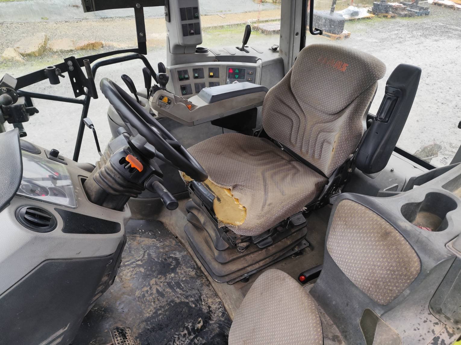 Traktor Türe ait CLAAS ARION 630, Gebrauchtmaschine içinde Le Horps (resim 7)