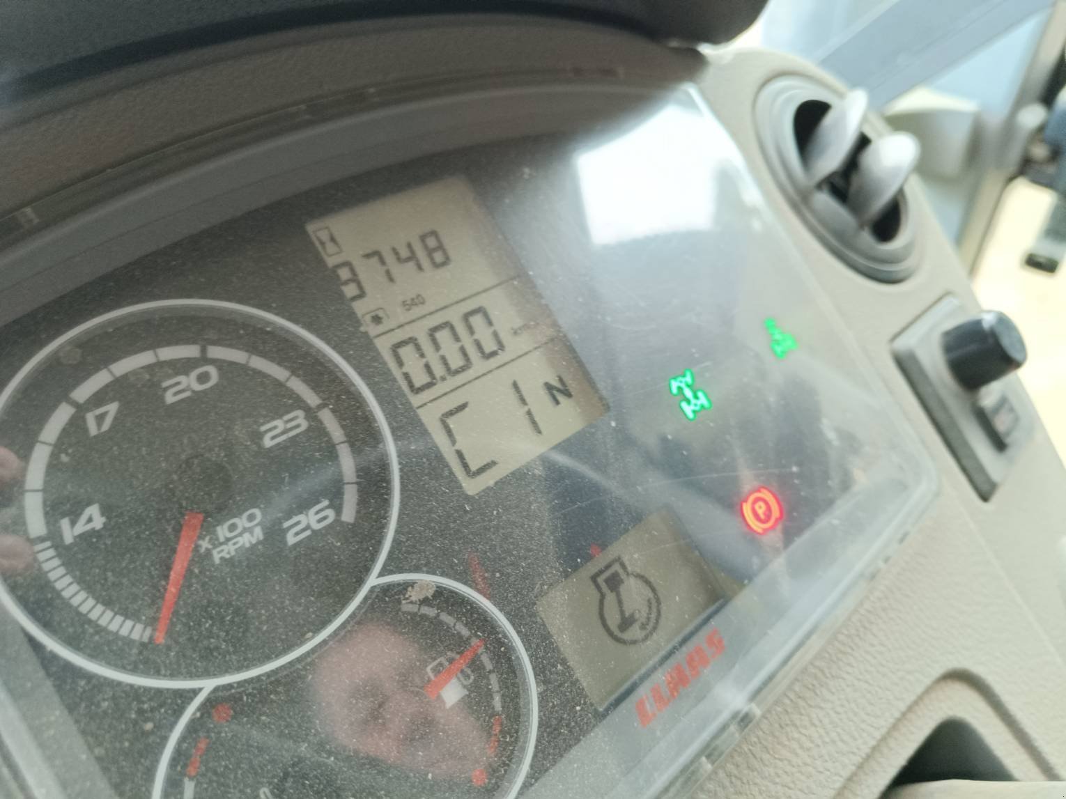 Traktor от тип CLAAS ARION 630, Gebrauchtmaschine в Le Horps (Снимка 4)