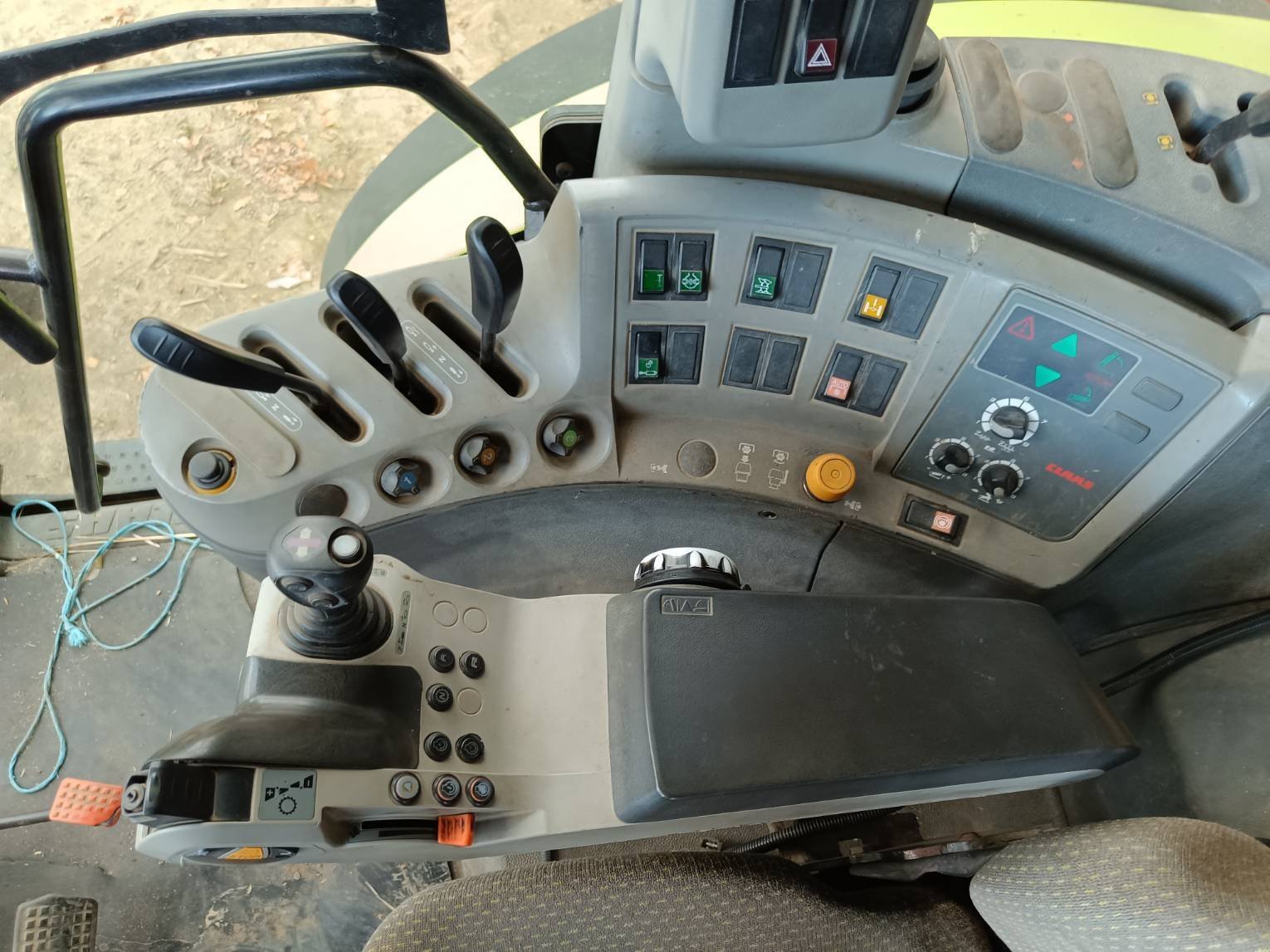 Traktor от тип CLAAS ARION 630, Gebrauchtmaschine в Le Horps (Снимка 3)