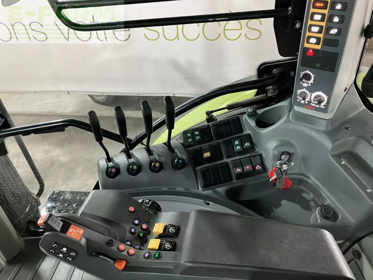 Traktor typu CLAAS arion 630, Gebrauchtmaschine w VAROIS-ET-CHAIGNOT (Zdjęcie 11)