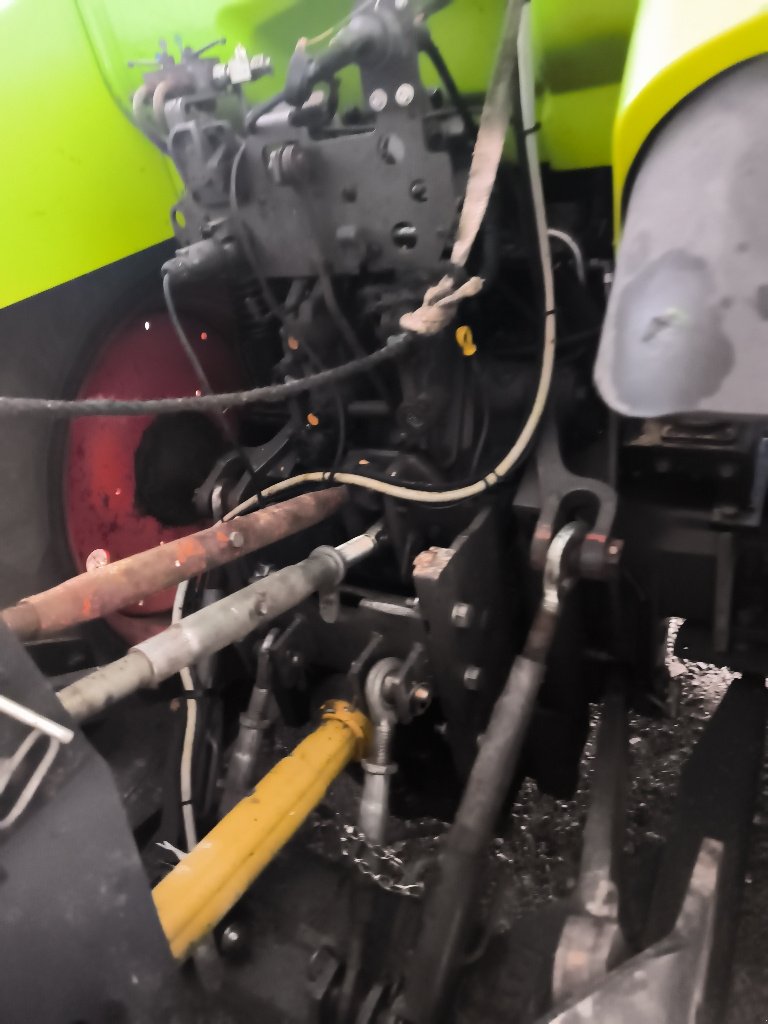 Traktor tipa CLAAS ARION 630, Gebrauchtmaschine u LABASTIDE MURAT (Slika 10)