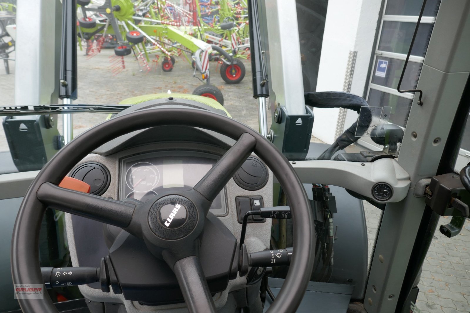 Traktor typu CLAAS Arion 640 CEBIS, Gebrauchtmaschine v Dorfen (Obrázek 11)