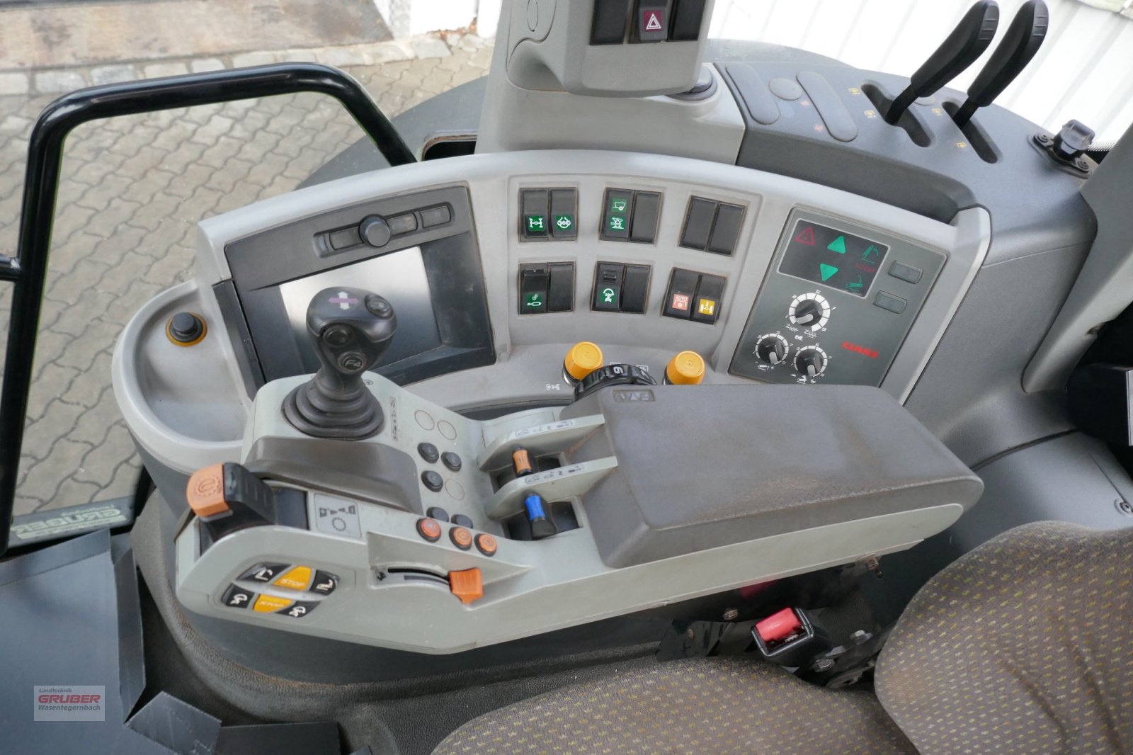 Traktor a típus CLAAS Arion 640 CEBIS, Gebrauchtmaschine ekkor: Dorfen (Kép 12)