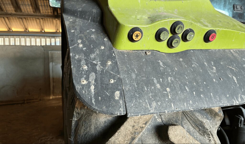 Traktor типа CLAAS ARION 640 CEBIS, Gebrauchtmaschine в NOGENT (Фотография 8)