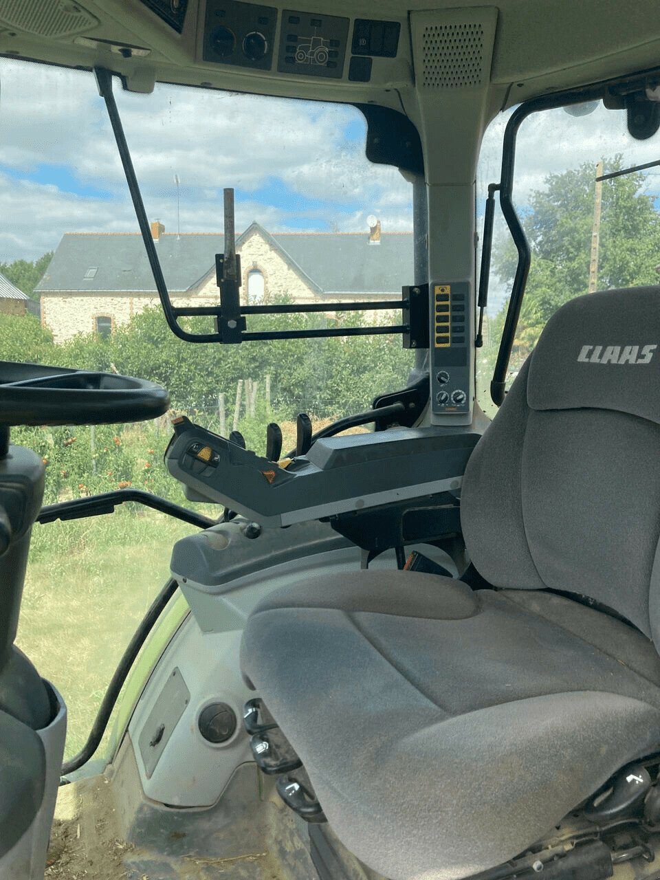 Traktor typu CLAAS ARION 640 CIS T4I, Gebrauchtmaschine v ST CLEMENT DE LA PLACE (Obrázok 4)