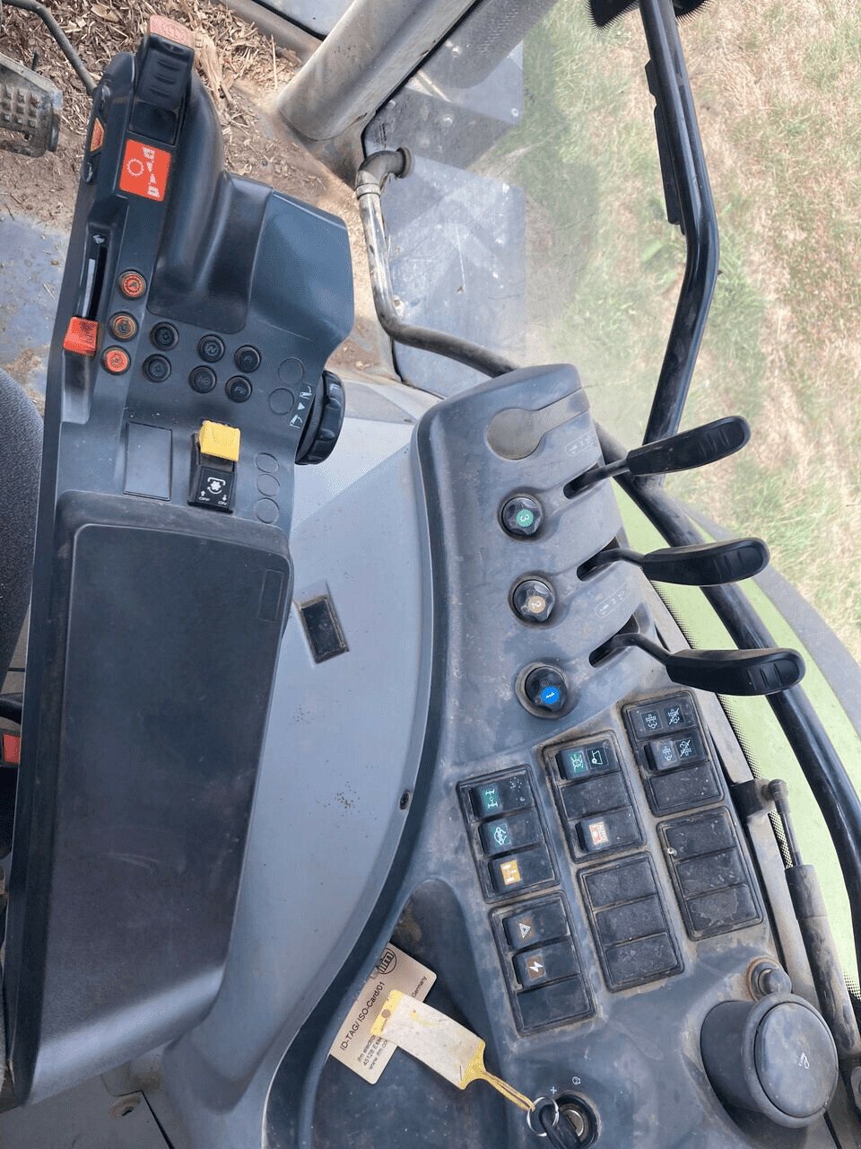 Traktor typu CLAAS ARION 640 CIS T4I, Gebrauchtmaschine v ST CLEMENT DE LA PLACE (Obrázok 8)