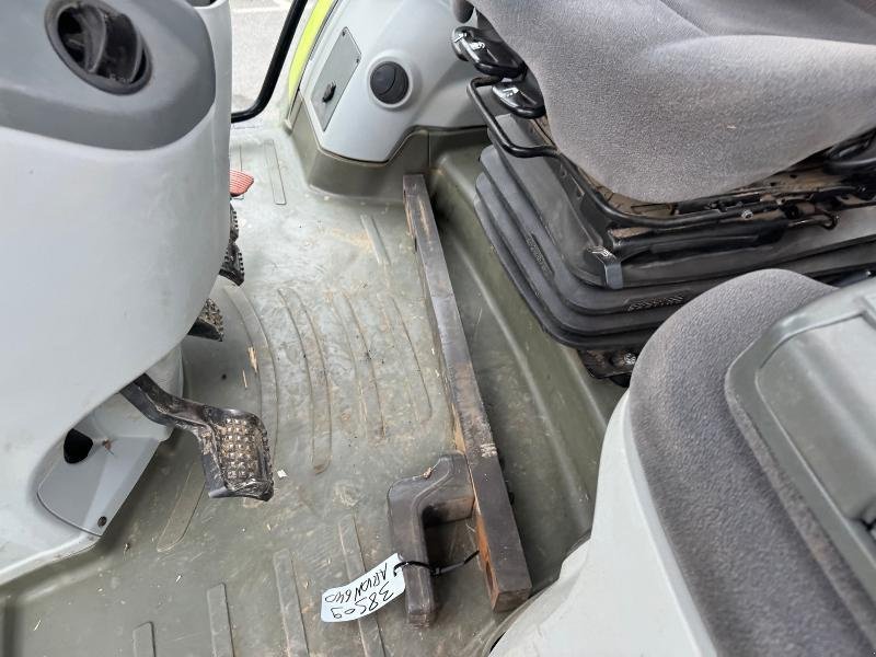 Traktor of the type CLAAS ARION 640 CIS, Gebrauchtmaschine in Wargnies Le Grand (Picture 11)