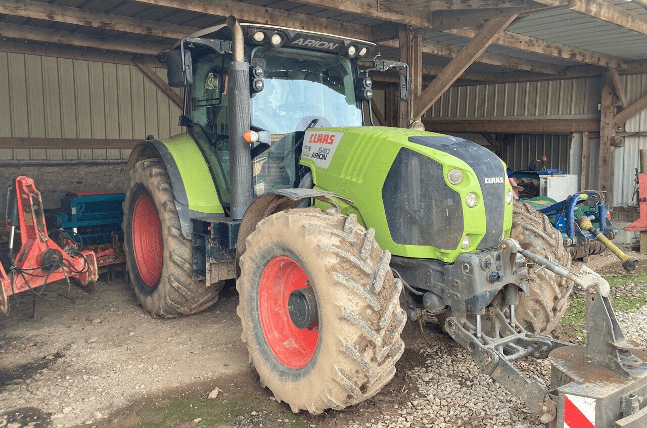 Traktor Türe ait CLAAS ARION 640 CIS, Gebrauchtmaschine içinde PONTIVY (resim 1)