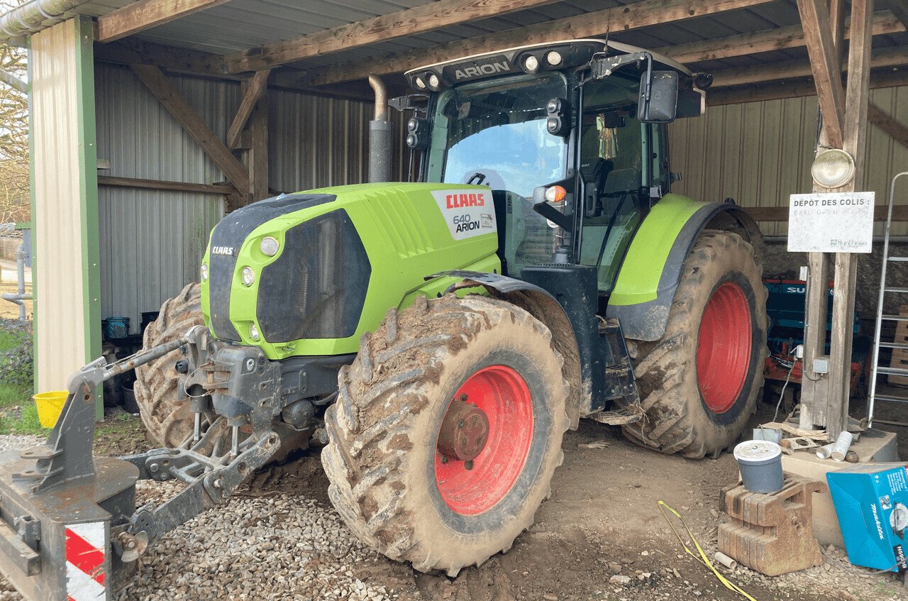Traktor Türe ait CLAAS ARION 640 CIS, Gebrauchtmaschine içinde PONTIVY (resim 3)