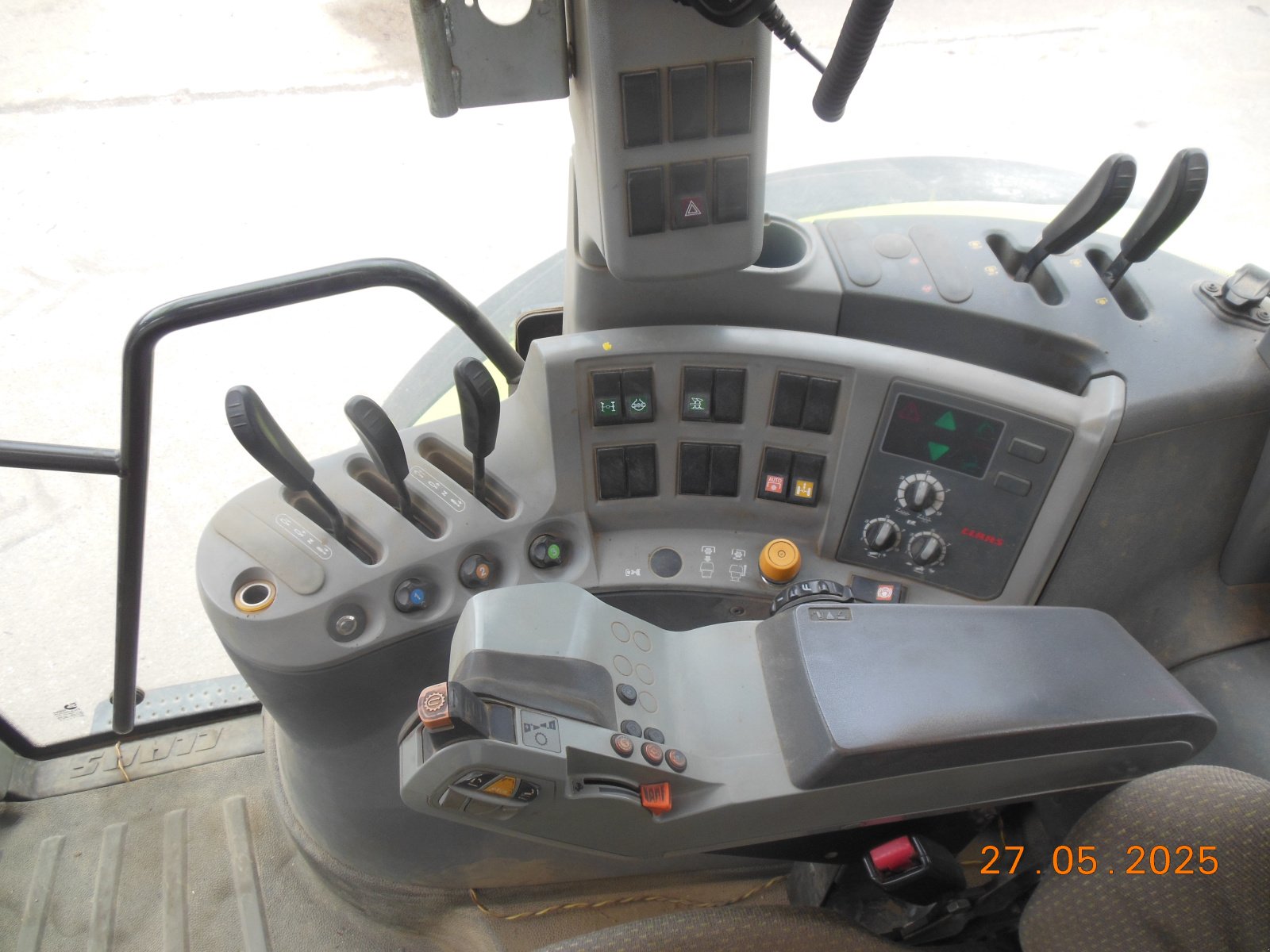 Traktor of the type CLAAS Arion 640 CIS, Gebrauchtmaschine in Eichendorf (Picture 3)