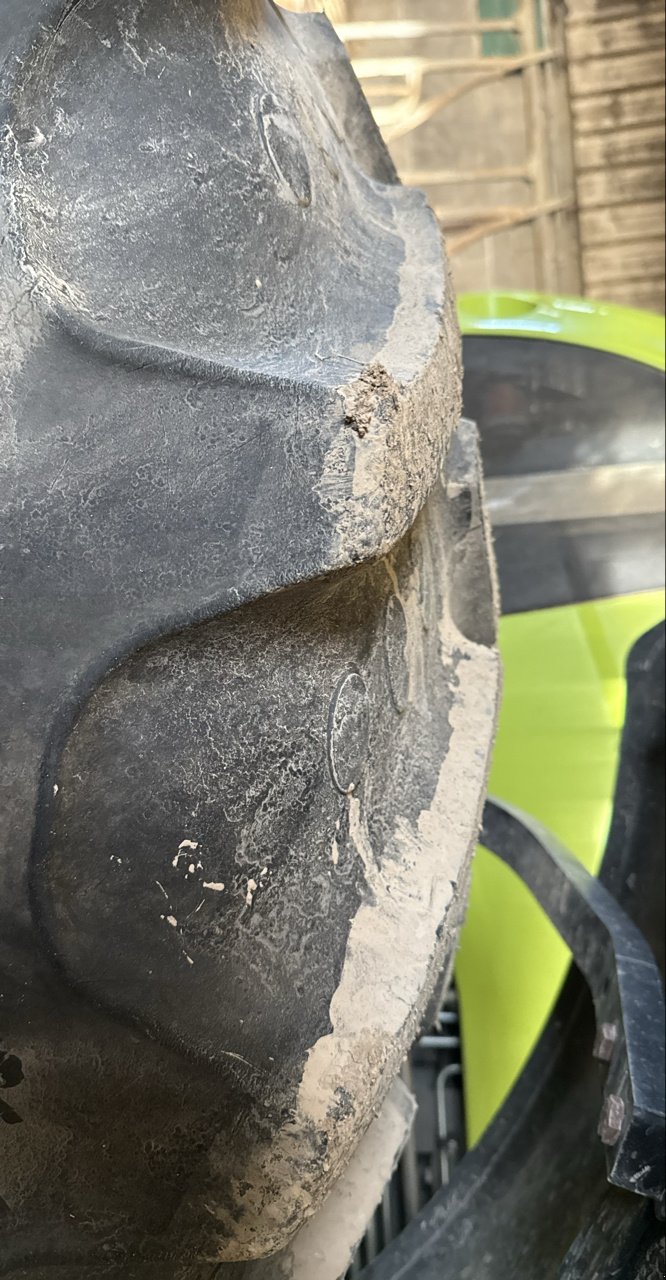 Traktor типа CLAAS ARION 640, Gebrauchtmaschine в Brabant-le-Roi (Фотография 8)