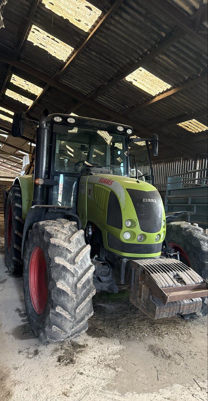 Traktor типа CLAAS ARION 640, Gebrauchtmaschine в Brabant-le-Roi (Фотография 1)