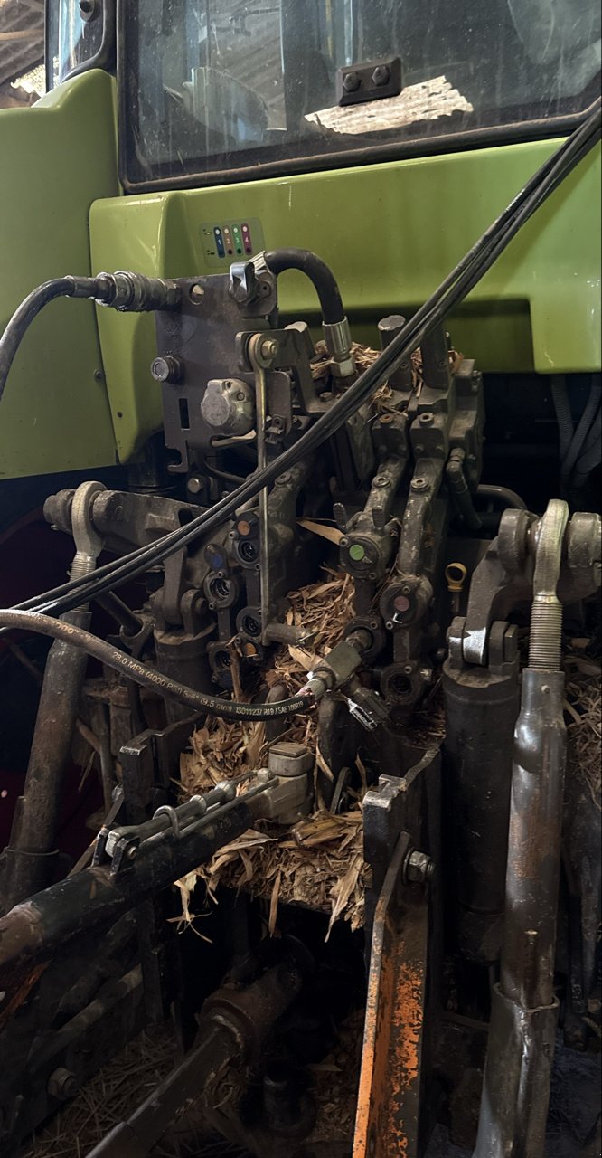 Traktor типа CLAAS ARION 640, Gebrauchtmaschine в Brabant-le-Roi (Фотография 10)