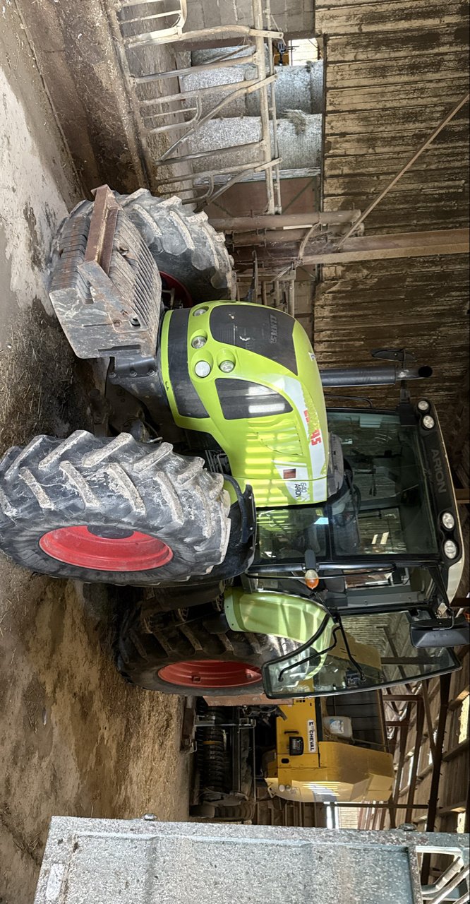 Traktor типа CLAAS ARION 640, Gebrauchtmaschine в Brabant-le-Roi (Фотография 2)