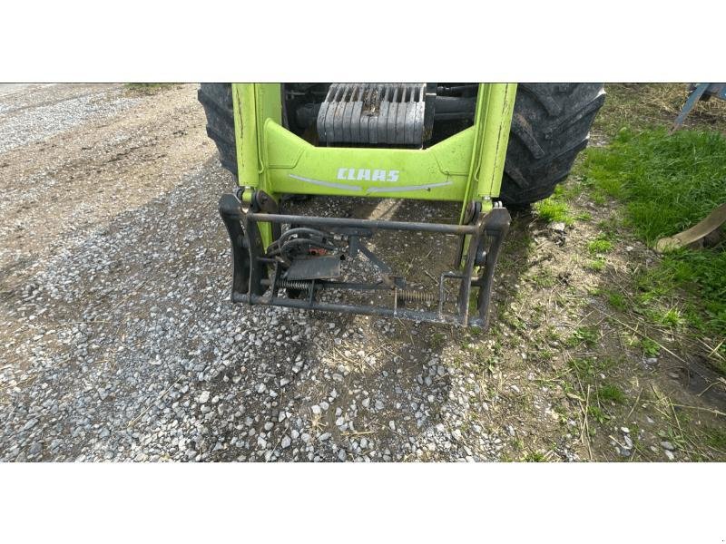 Traktor van het type CLAAS ARION 640, Gebrauchtmaschine in Wargnies Le Grand (Foto 7)