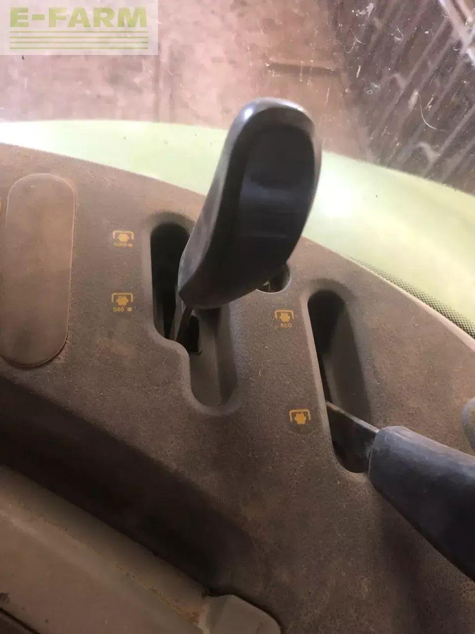 Traktor van het type CLAAS arion 640, Gebrauchtmaschine in CHAUVONCOURT (Foto 5)