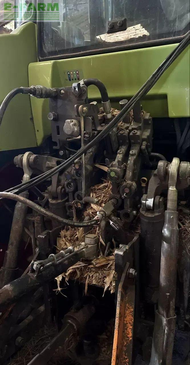 Traktor van het type CLAAS arion 640, Gebrauchtmaschine in CHAUVONCOURT (Foto 10)