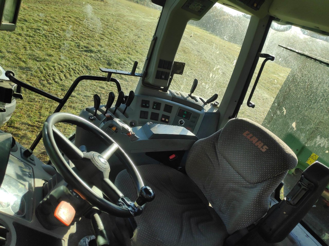 Traktor vrste CLAAS ARION 640, Gebrauchtmaschine v MORLHON LE HAUT (Slika 7)