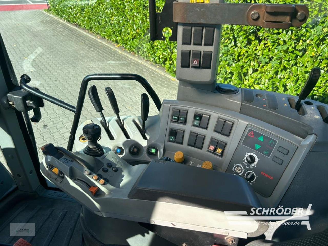 Traktor van het type CLAAS ARION 640, Gebrauchtmaschine in Wildeshausen (Foto 16)