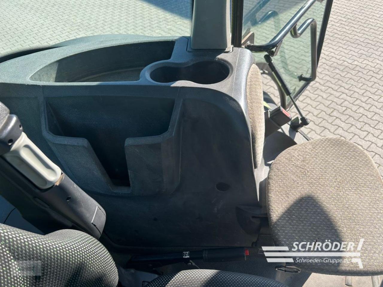 Traktor van het type CLAAS ARION 640, Gebrauchtmaschine in Wildeshausen (Foto 20)