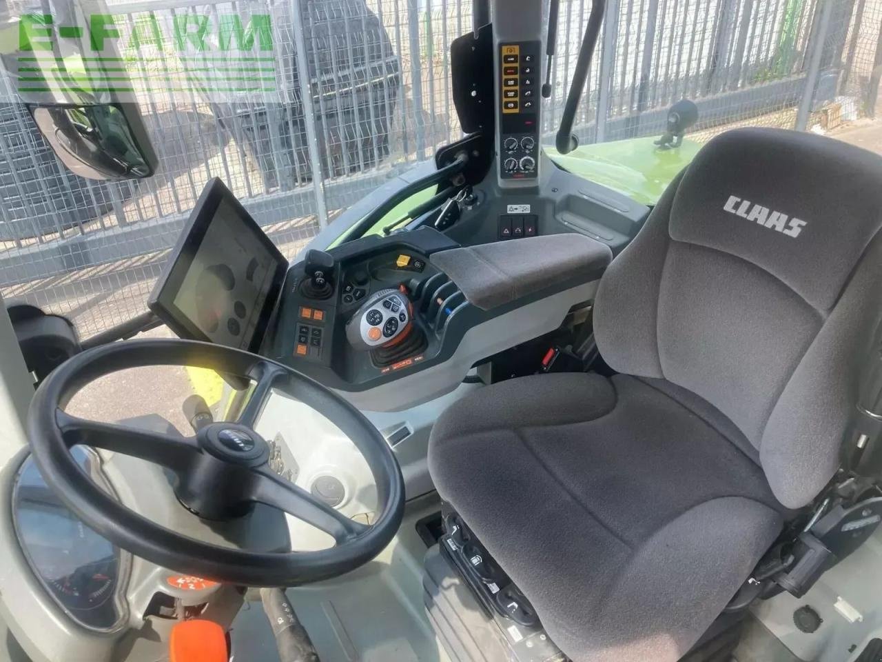 Traktor des Typs CLAAS arion 650 business 18, Gebrauchtmaschine in BLENDECQUES (Bild 6)