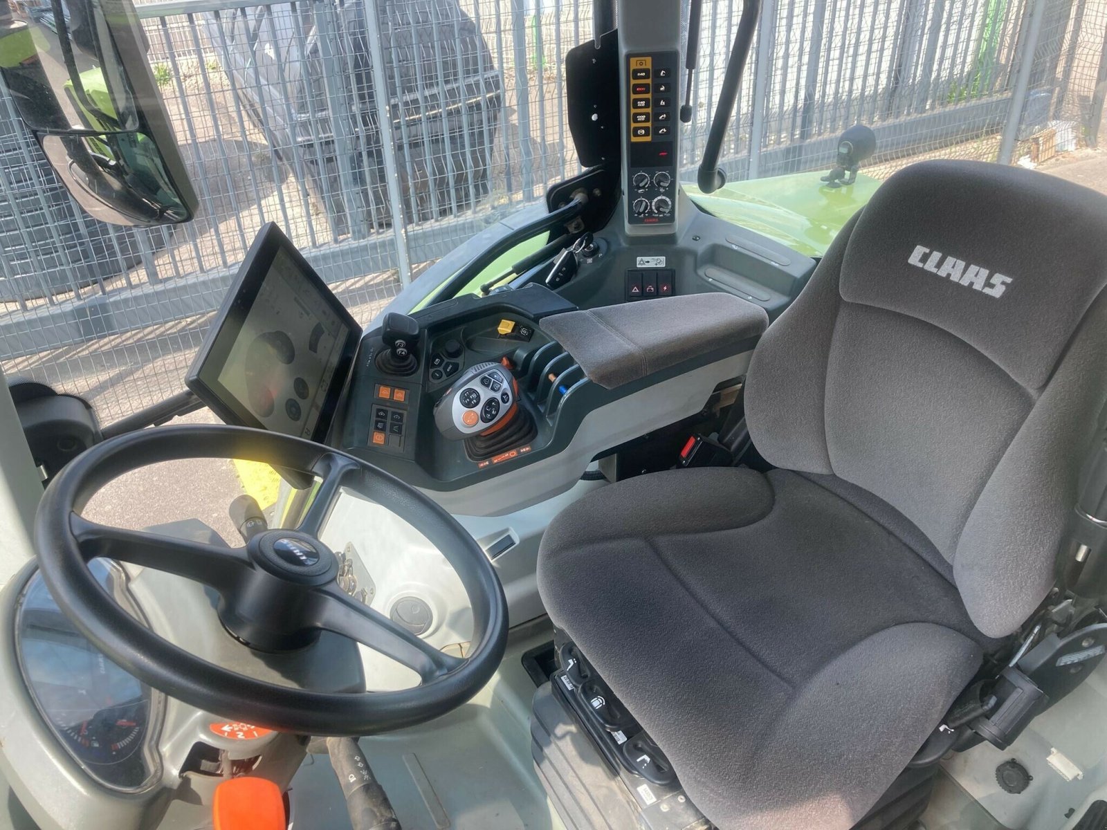 Traktor типа CLAAS ARION 650  BUSINESS 18, Gebrauchtmaschine в BLENDECQUES (Фотография 6)