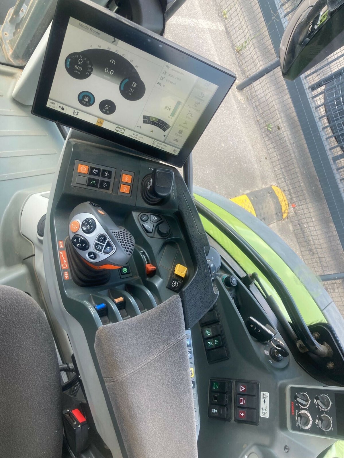 Traktor типа CLAAS ARION 650  BUSINESS 18, Gebrauchtmaschine в BLENDECQUES (Фотография 5)