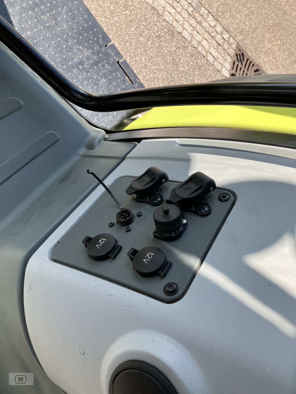 Traktor of the type CLAAS Arion 650 C-MATIC CEBIS, Gebrauchtmaschine in Zell an der Pram (Picture 18)