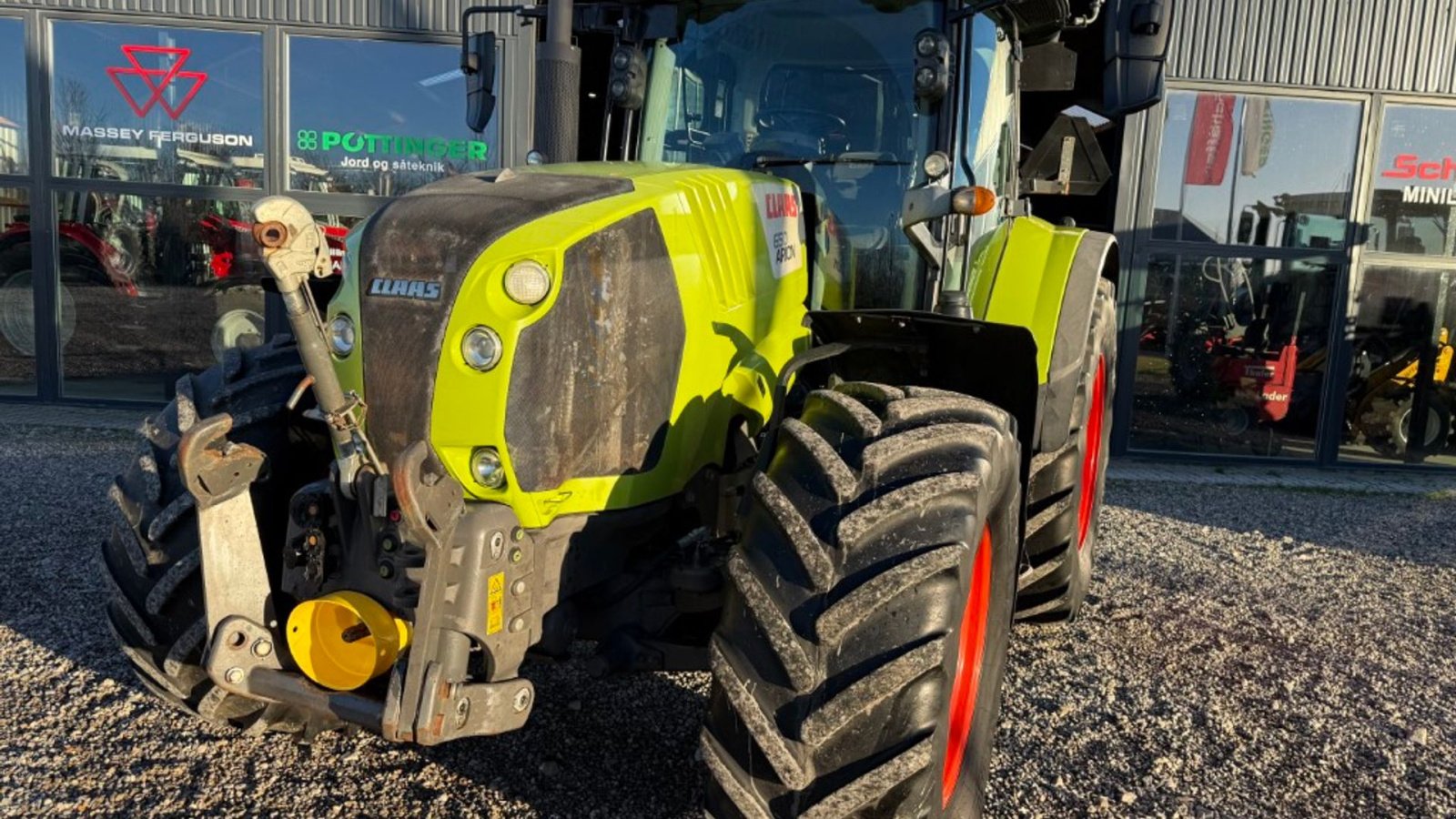 Traktor van het type CLAAS ARION 650 C Matic Med frontpto, Gebrauchtmaschine in Hadsten (Foto 1)