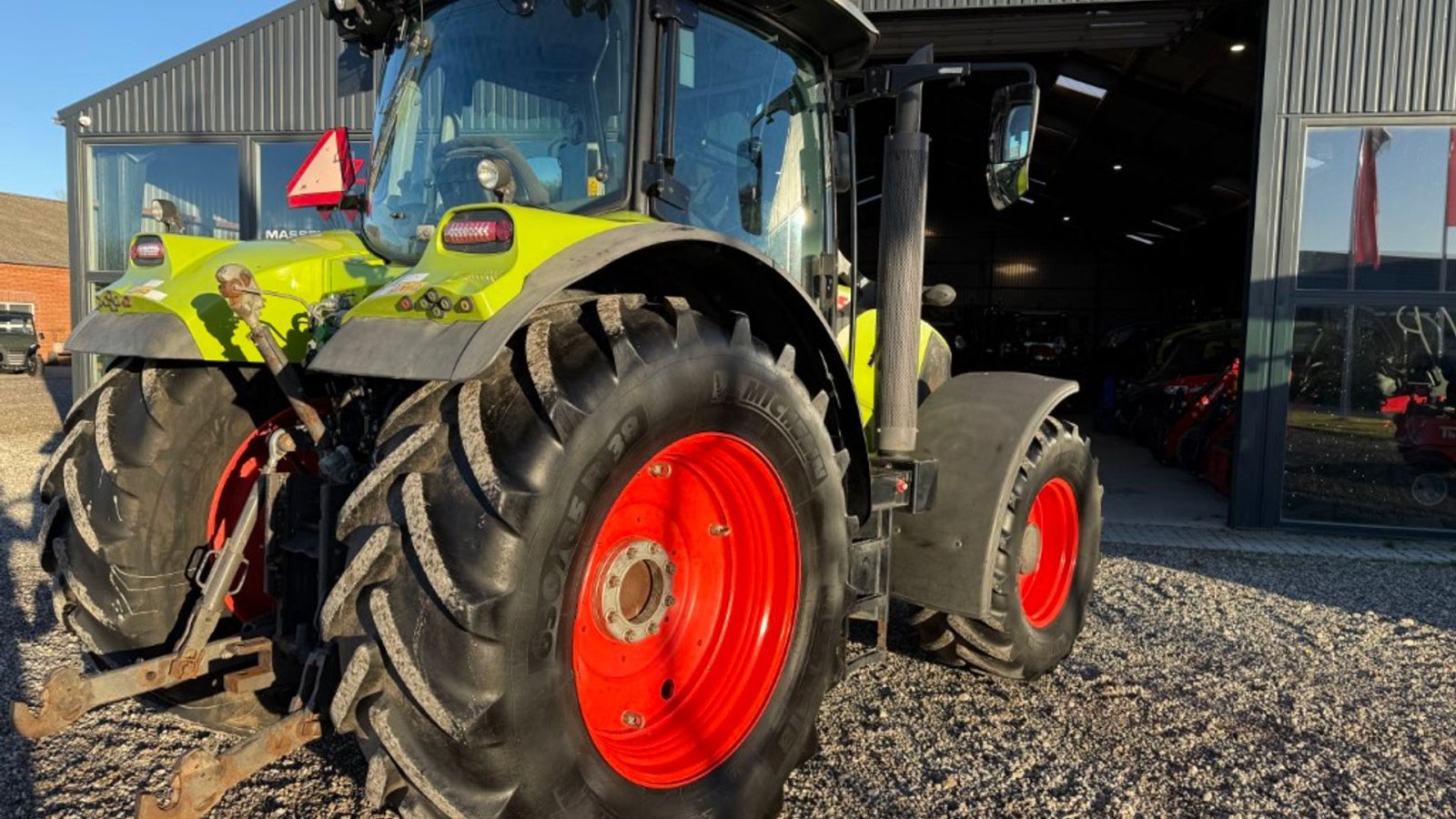 Traktor van het type CLAAS ARION 650 C Matic Med frontpto, Gebrauchtmaschine in Hadsten (Foto 8)