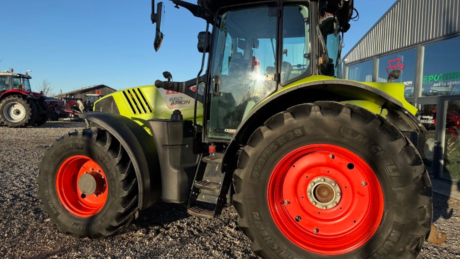 Traktor van het type CLAAS ARION 650 C Matic Med frontpto, Gebrauchtmaschine in Hadsten (Foto 2)