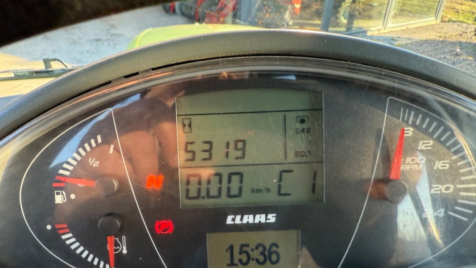 Traktor van het type CLAAS ARION 650 C Matic Med frontpto, Gebrauchtmaschine in Hadsten (Foto 22)