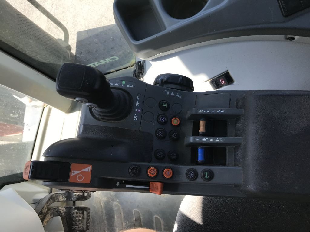 Traktor типа CLAAS ARION 650 CIS+, Gebrauchtmaschine в MORLHON LE HAUT (Фотография 11)