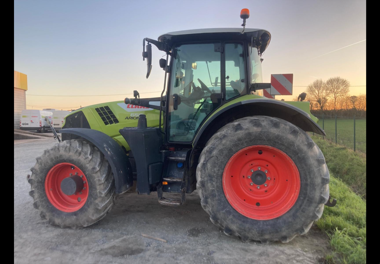 Traktor vrste CLAAS ARION 650 CIS CONCEPT, Gebrauchtmaschine v ST CLEMENT DE LA PLACE (Slika 5)