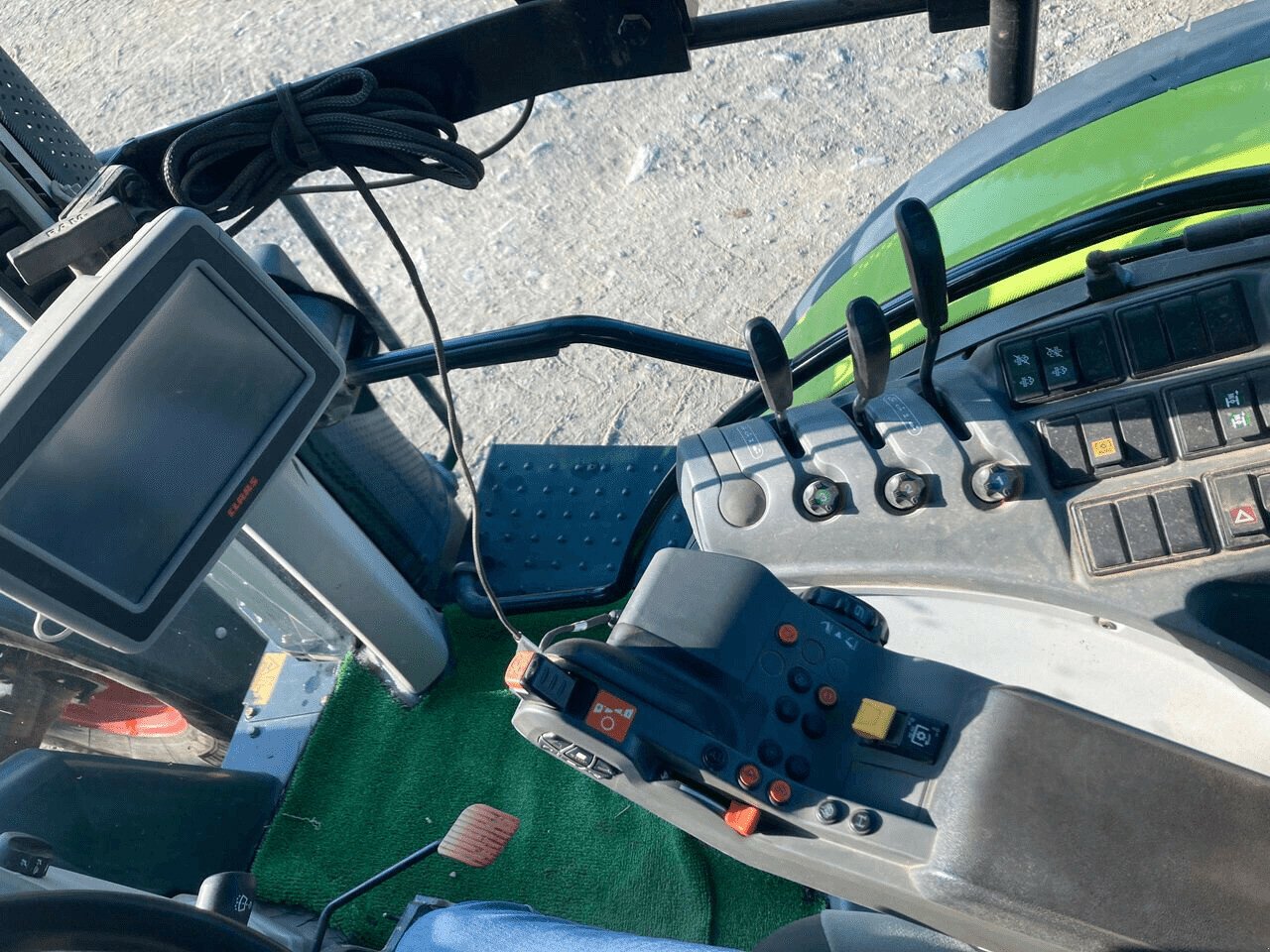 Traktor a típus CLAAS ARION 650 CIS CONCEPT, Gebrauchtmaschine ekkor: ST CLEMENT DE LA PLACE (Kép 8)