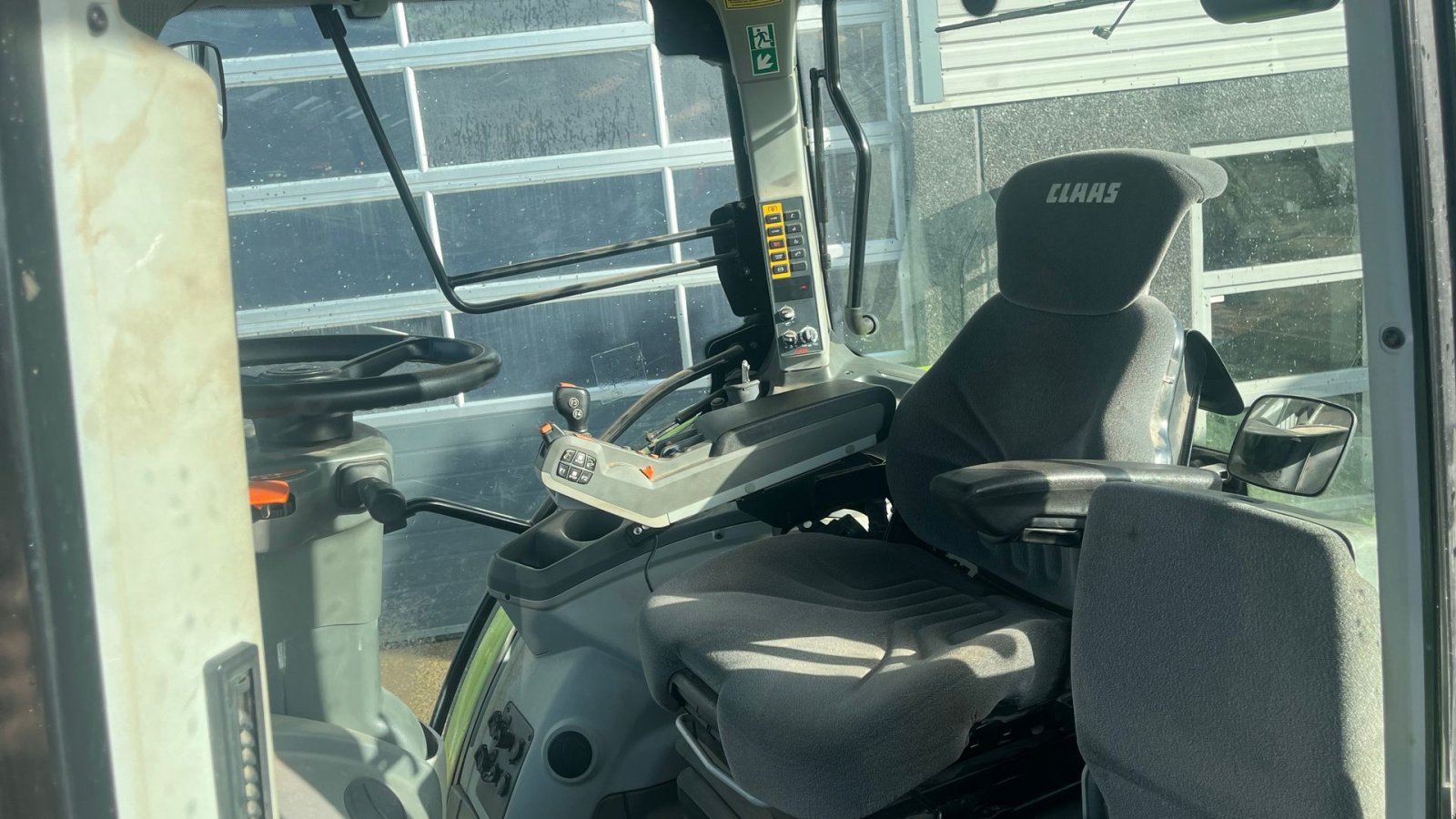 Traktor Türe ait CLAAS ARION 650 CIS+ Focus med frontlift og frontlæsser, Gebrauchtmaschine içinde Lintrup (resim 7)