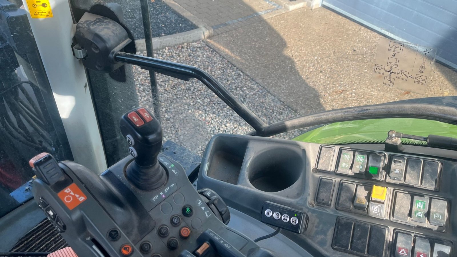 Traktor Türe ait CLAAS ARION 650 CIS+ Focus med frontlift og frontlæsser, Gebrauchtmaschine içinde Lintrup (resim 8)