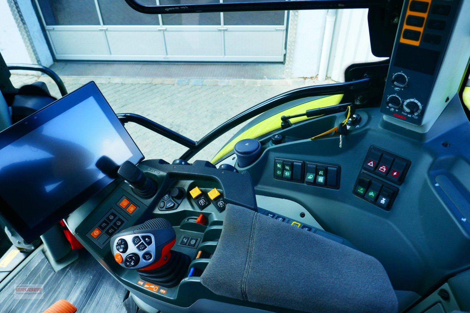 Traktor от тип CLAAS Arion 650 CMATIC CEBIS, Gebrauchtmaschine в Dorfen (Снимка 10)