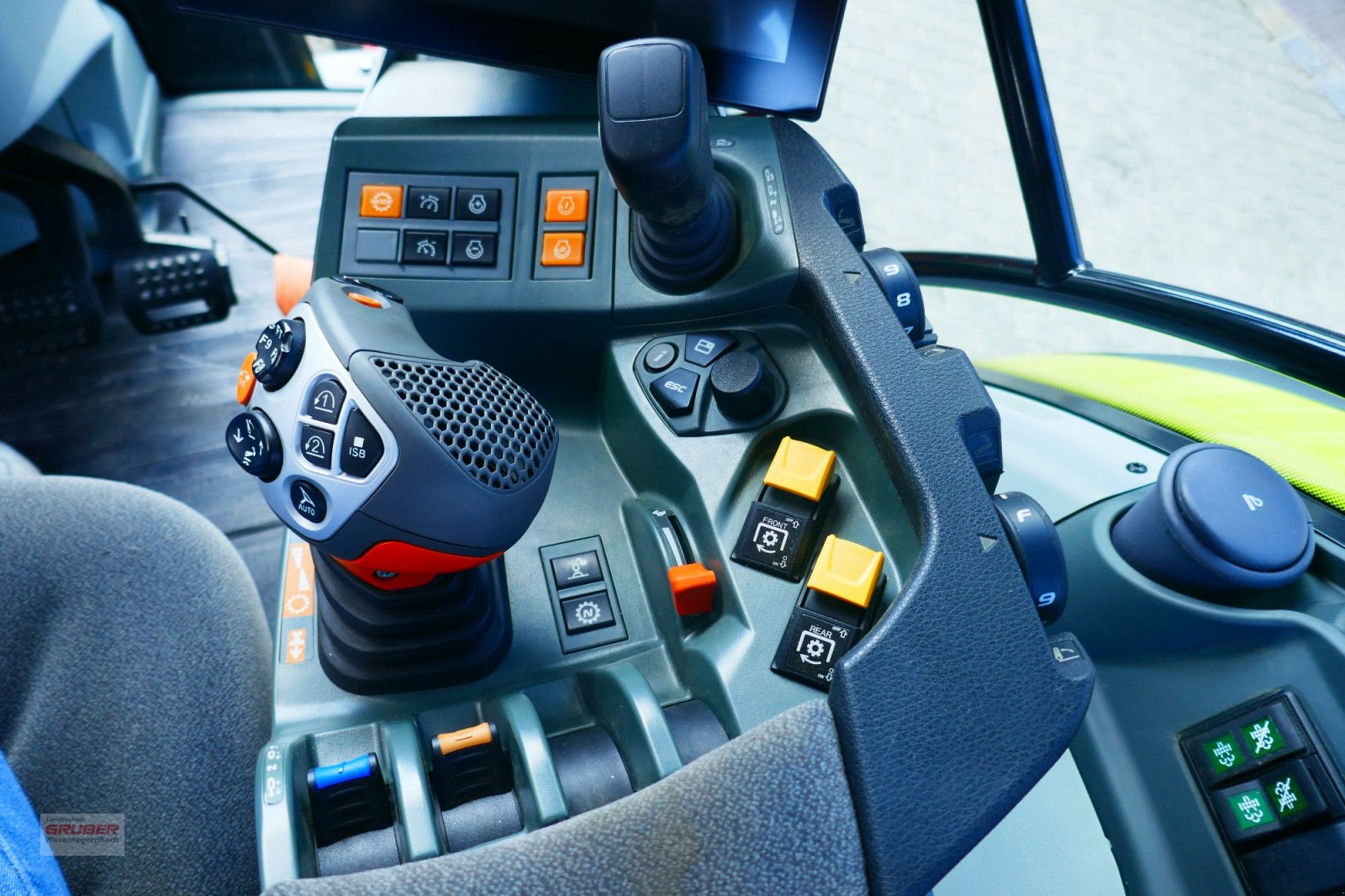 Traktor от тип CLAAS Arion 650 CMATIC CEBIS, Gebrauchtmaschine в Dorfen (Снимка 13)