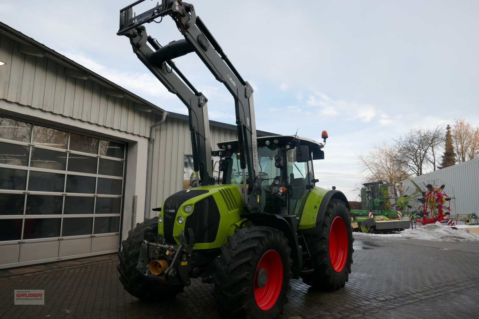 Traktor van het type CLAAS Arion 650 CMATIC mit Quicke Frontlader Q66, Gebrauchtmaschine in Dorfen (Foto 1)