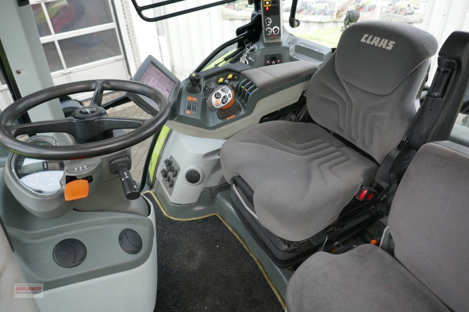 Traktor van het type CLAAS Arion 650 CMATIC mit Quicke Frontlader Q66, Gebrauchtmaschine in Dorfen (Foto 10)